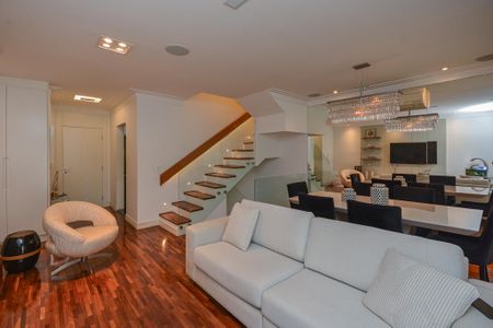 Sala de casa à venda com 3 quartos, 200m² em Vila Sofia, São Paulo