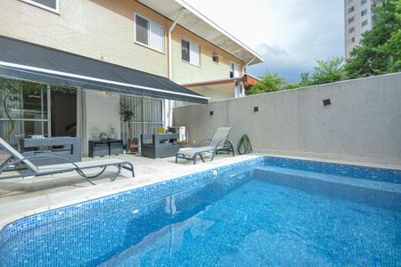 Casa à venda com 200m², 3 quartos e 2 vagasPiscina