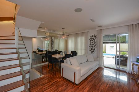 Sala de casa à venda com 3 quartos, 200m² em Vila Sofia, São Paulo