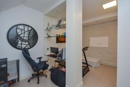 Casa à venda com 200m², 3 quartos e 2 vagasEscritório