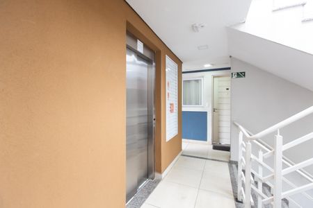 Apartamento à venda com 47m², 2 quartos e sem vaga Apartamento à venda com 47m², 2 quartos e sem vagaHall - Elevador