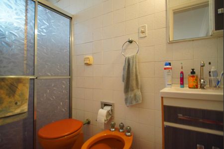 Banheiro Corredor de apartamento à venda com 2 quartos, 70m² em Floresta, Porto Alegre