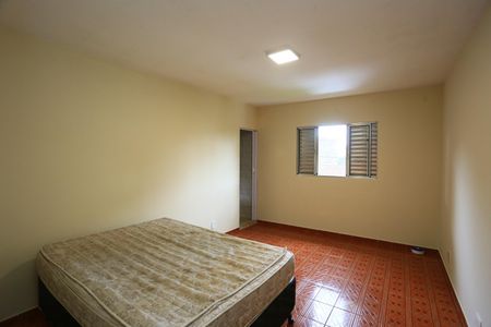 quarto 1 de casa para alugar com 2 quartos, 60m² em Jardim Helga, São Paulo
