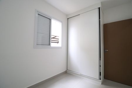 Quarto 1 de apartamento para alugar com 2 quartos, 55m² em Jaraguá, Uberlândia