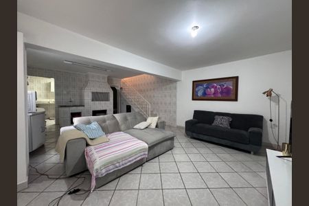Casa para alugar com 150m², 2 quartos e 2 vagasSala