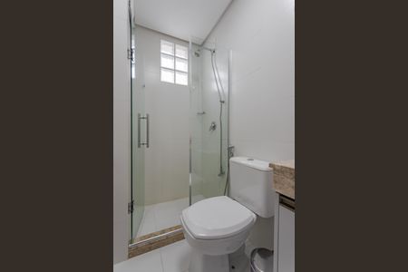 Banheiro de apartamento para alugar com 1 quarto, 56m² em Passo D’areia, Porto Alegre