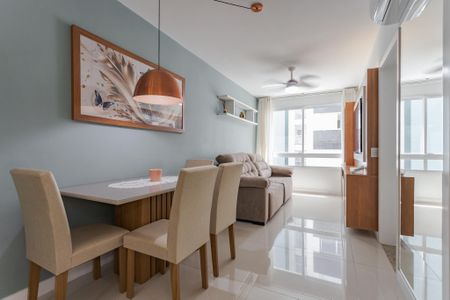 Sala de apartamento para alugar com 1 quarto, 56m² em Passo D’areia, Porto Alegre