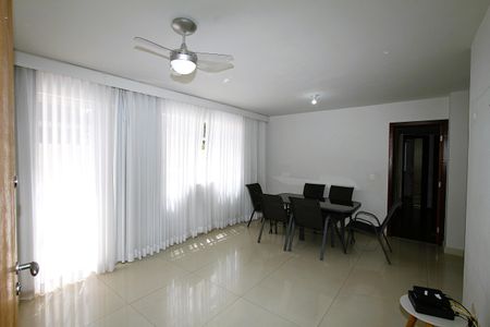 Apartamento para alugar com 114m², 3 quartos e 2 vagasSala