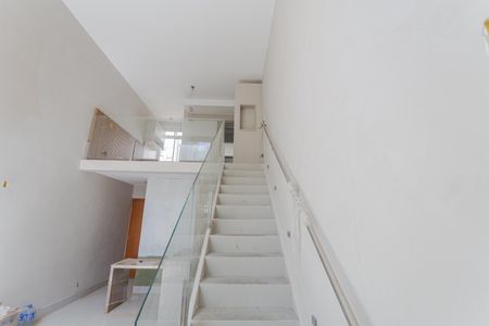 Escada de Acesso a Suíte de apartamento para alugar com 1 quarto, 55m² em Carmo, Belo Horizonte