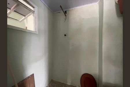 Casa à venda com 106m², 2 quartos e 2 vagas Casa à venda com 106m², 2 quartos e 2 vagasBanheiro de Serviço