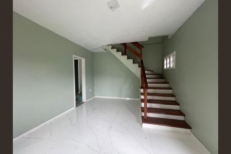 Casa à venda com 106m², 2 quartos e 2 vagas Casa à venda com 106m², 2 quartos e 2 vagasSala