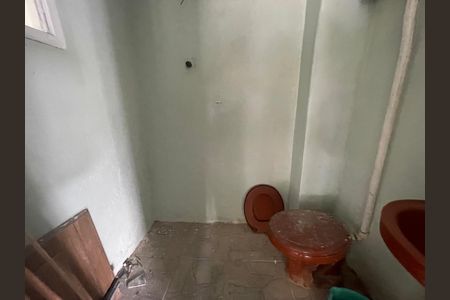 Casa à venda com 106m², 2 quartos e 2 vagas Casa à venda com 106m², 2 quartos e 2 vagasBanheiro de Serviço