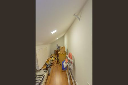 Casa de condomínio à venda com 160m², 3 quartos e 2 vagas Casa de condomínio à venda com 160m², 3 quartos e 2 vagasSótão