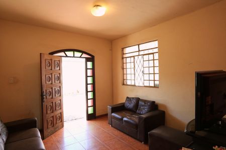 Sala de casa à venda com 2 quartos, 360m² em União, Belo Horizonte