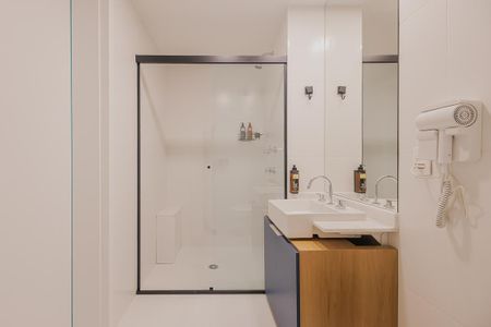 Banheiro de kitnet/studio à venda com 1 quarto, 33m² em Perdizes, São Paulo