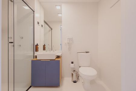 Banheiro de kitnet/studio à venda com 1 quarto, 33m² em Perdizes, São Paulo