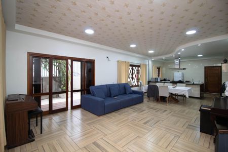 Sala de casa para alugar com 3 quartos, 268m² em Parque Industrial Cumbica, Guarulhos