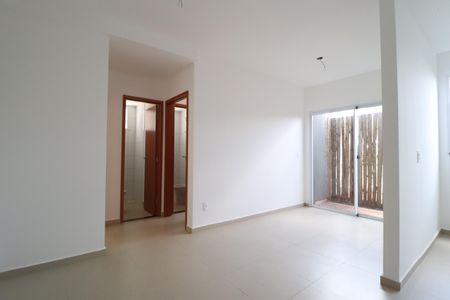 Sala de apartamento para alugar com 2 quartos, 80m² em Jardim Holanda, Uberlândia