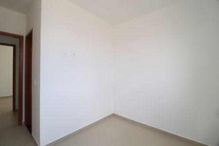 Suíte de apartamento para alugar com 2 quartos, 80m² em Jardim Holanda, Uberlândia