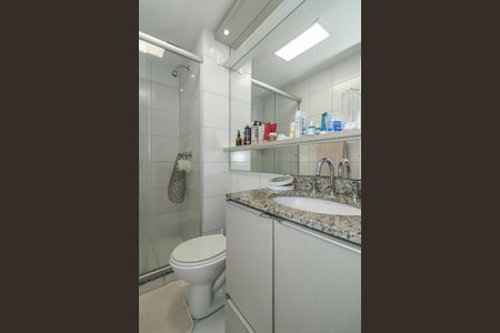 Banheiro da Suíte de apartamento para alugar com 2 quartos, 70m² em Jardim Carvalho, Porto Alegre