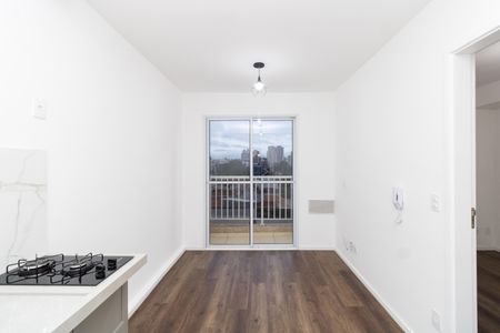Sala/Cozinha de apartamento para alugar com 1 quarto, 29m² em Parque Vitoria, São Paulo