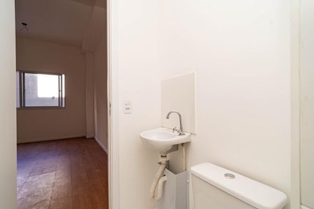 Banheiro de kitnet/studio para alugar com 1 quarto, 25m² em Bela Vista, São Paulo