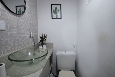 Casa à venda com 159m², 3 quartos e 2 vagasBanheiro