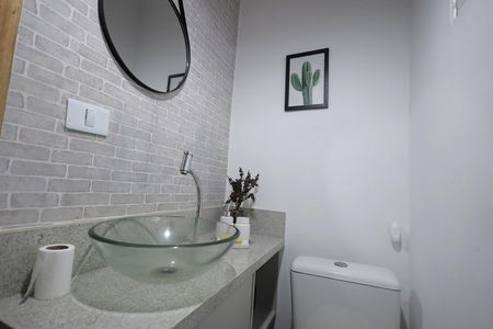 Banheiro de casa à venda com 3 quartos, 159m² em Parque João Ramalho, Santo André