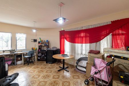 Casa à venda com 233m², 3 quartos e 4 vagasSala