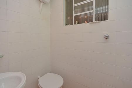 Casa à venda com 202m², 3 quartos e 6 vagasBanheiro de serviço