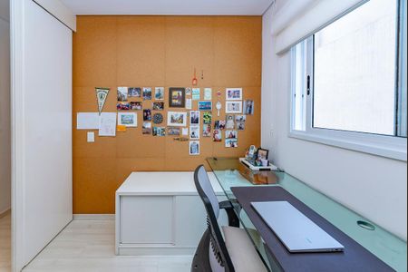 Apartamento à venda com 135m², 3 quartos e 2 vagasEscritório