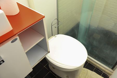 Apartamento para alugar com 115m², 2 quartos e 1 vaga Apartamento para alugar com 115m², 2 quartos e 1 vagaBanheiro da Suíte 1