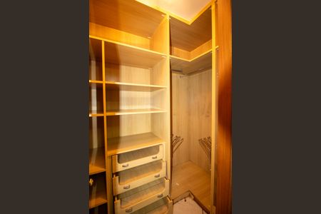 Apartamento à venda com 93m², 2 quartos e 2 vagasCloset do quarto 2