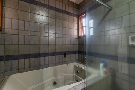 Casa à venda com 220m², 3 quartos e 2 vagas Casa à venda com 220m², 3 quartos e 2 vagasBanheiro Social