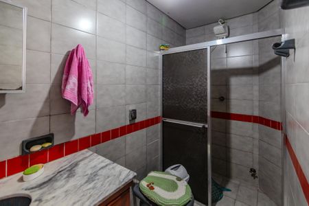 Casa à venda com 220m², 3 quartos e 2 vagas Casa à venda com 220m², 3 quartos e 2 vagasBanheiro de serviço