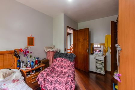 Casa à venda com 220m², 3 quartos e 2 vagas Casa à venda com 220m², 3 quartos e 2 vagasQuarto 2