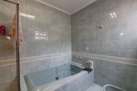 Casa à venda com 220m², 3 quartos e 2 vagas Casa à venda com 220m², 3 quartos e 2 vagasBanheiro da Suíte