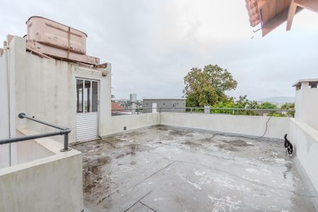 Casa à venda com 220m², 3 quartos e 2 vagas Casa à venda com 220m², 3 quartos e 2 vagasTerraço