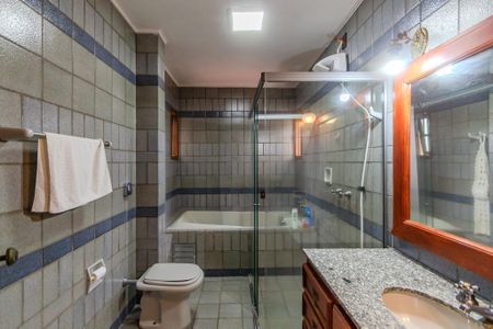 Casa à venda com 220m², 3 quartos e 2 vagas Casa à venda com 220m², 3 quartos e 2 vagasBanheiro Social