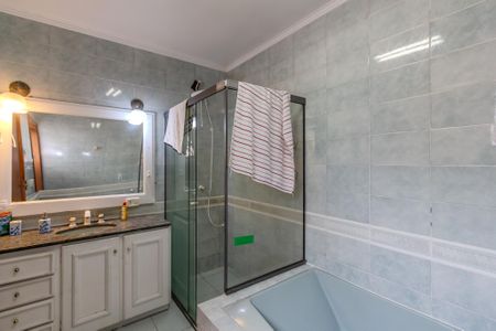 Casa à venda com 220m², 3 quartos e 2 vagas Casa à venda com 220m², 3 quartos e 2 vagasBanheiro da Suíte