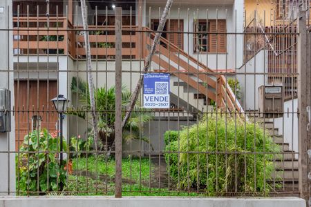 Casa à venda com 220m², 3 quartos e 2 vagas Casa à venda com 220m², 3 quartos e 2 vagasFachada