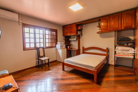 Casa à venda com 220m², 3 quartos e 2 vagas Casa à venda com 220m², 3 quartos e 2 vagasQuarto 1