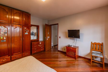 Casa à venda com 220m², 3 quartos e 2 vagas Casa à venda com 220m², 3 quartos e 2 vagasQuarto 1