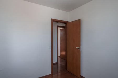 Quarto 1 de apartamento à venda com 3 quartos, 80m² em Floramar, Belo Horizonte