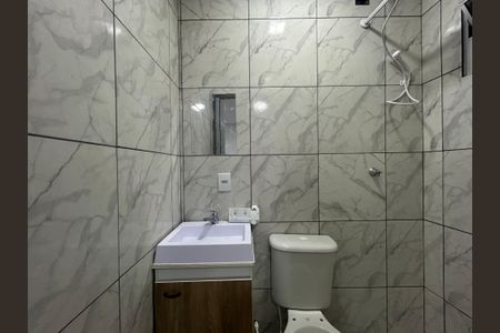 Banheiro de casa de condomínio para alugar com 1 quarto, 30m² em Vila Nina, São Paulo