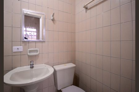 Banheiro  de casa de condomínio para alugar com 1 quarto, 50m² em Vila das Merces, São Paulo