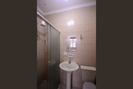 Banheiro  de casa de condomínio para alugar com 1 quarto, 50m² em Vila das Merces, São Paulo