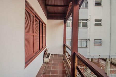 Varanda de casa para alugar com 3 quartos, 300m² em Vila Ipiranga, Porto Alegre
