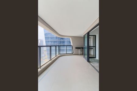 Apartamento à venda com 134m², 3 quartos e 2 vagas Apartamento à venda com 134m², 3 quartos e 2 vagasVaranda