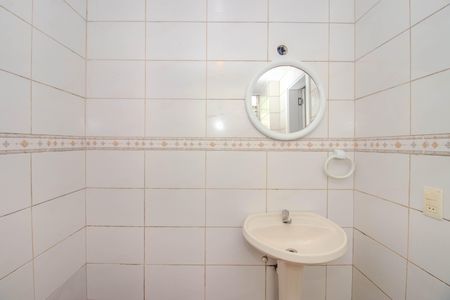 Banheiro de apartamento à venda com 1 quarto, 40m² em Petrópolis, Porto Alegre